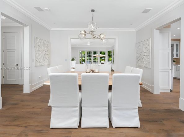 2575 Pine Tree Dr, Miami Beach FL 33140