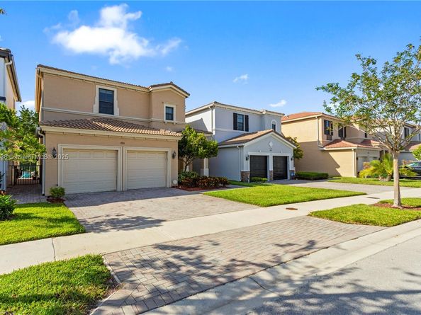 19111 NE 8th Ct, Miami FL 33179