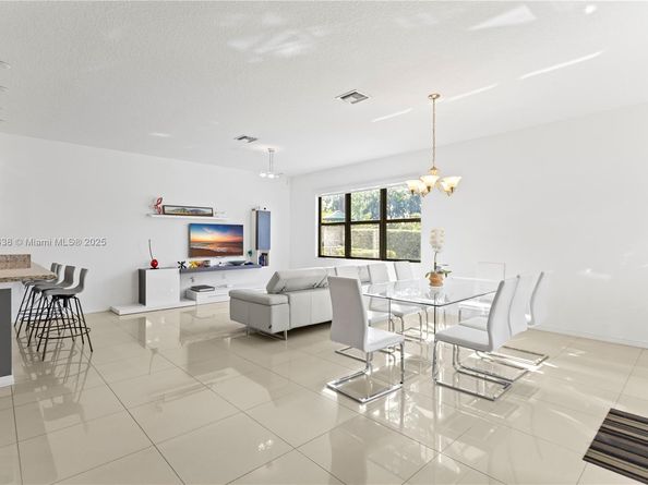 19111 NE 8th Ct, Miami FL 33179