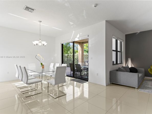 19111 NE 8th Ct, Miami FL 33179