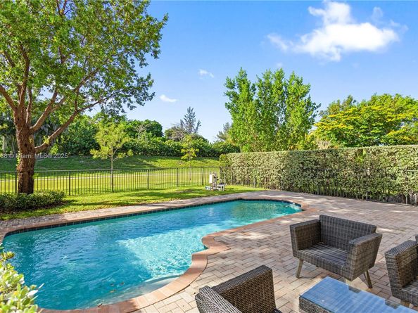 19111 NE 8th Ct, Miami FL 33179