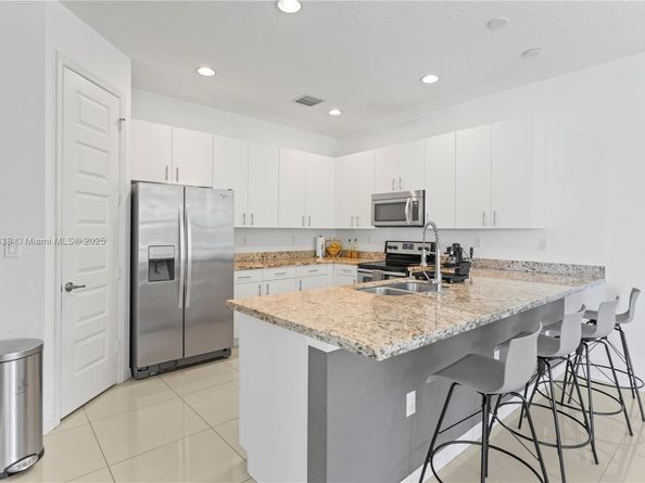 19111 NE 8th Ct, Miami FL 33179