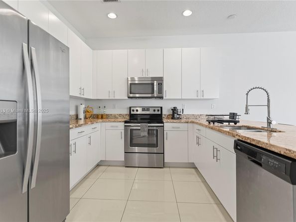 19111 NE 8th Ct, Miami FL 33179