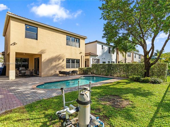 19111 NE 8th Ct, Miami FL 33179