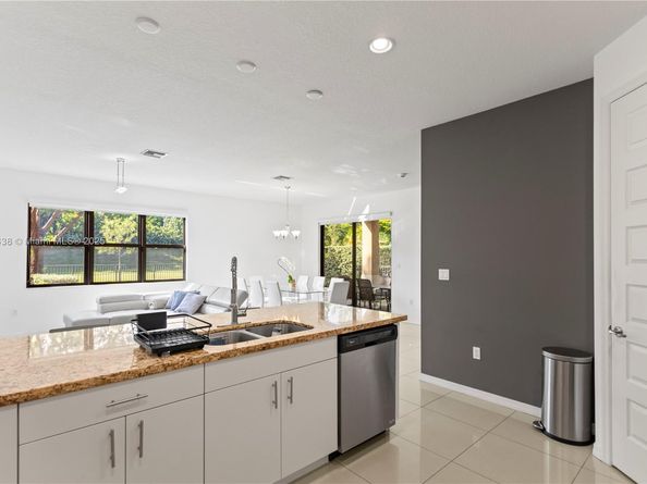 19111 NE 8th Ct, Miami FL 33179