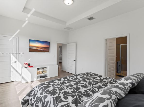 19111 NE 8th Ct, Miami FL 33179