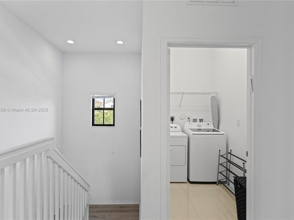 19111 NE 8th Ct, Miami FL 33179