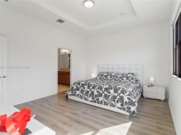 19111 NE 8th Ct, Miami FL 33179