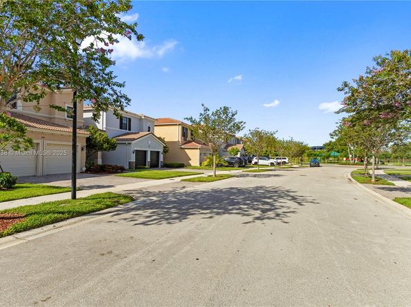 19111 NE 8th Ct, Miami FL 33179