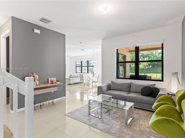 19111 NE 8th Ct, Miami FL 33179