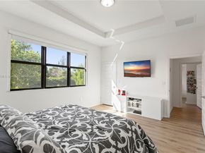 19111 NE 8th Ct, Miami FL 33179