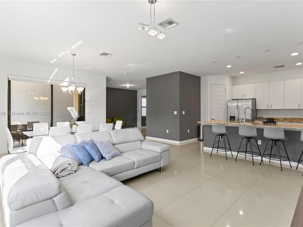 19111 NE 8th Ct, Miami FL 33179