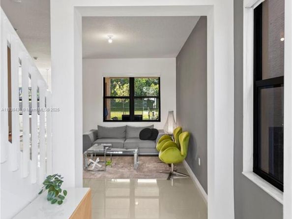 19111 NE 8th Ct, Miami FL 33179