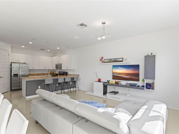 19111 NE 8th Ct, Miami FL 33179