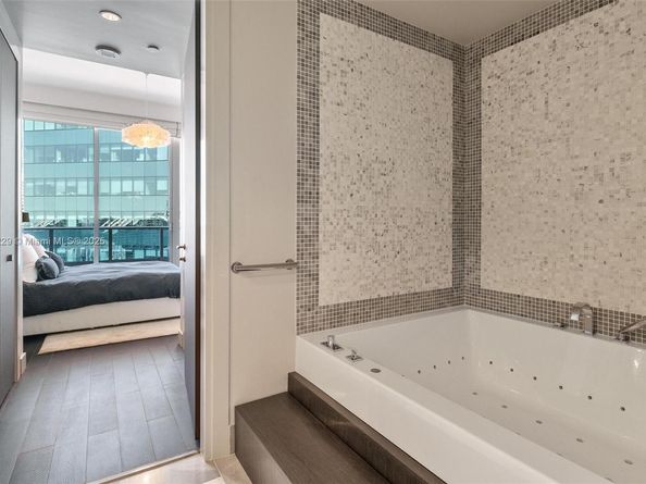 200 Biscayne Boulevard Way 5211, Miami FL 33131