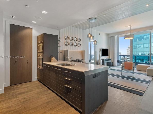 200 Biscayne Boulevard Way 5211, Miami FL 33131