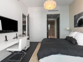 200 Biscayne Boulevard Way 5211, Miami FL 33131