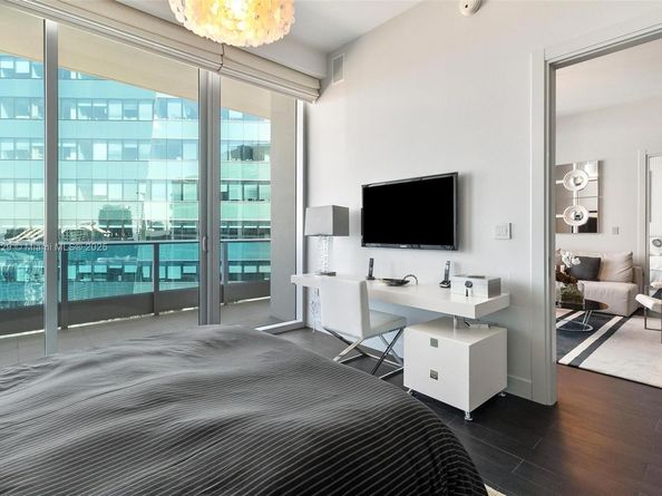 200 Biscayne Boulevard Way 5211, Miami FL 33131
