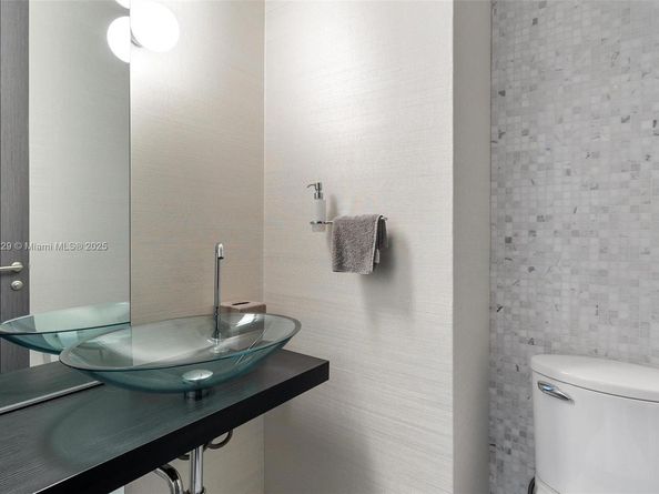 200 Biscayne Boulevard Way 5211, Miami FL 33131