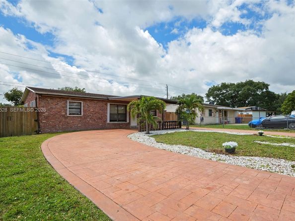 6870 Thomas St, Hollywood FL 33024