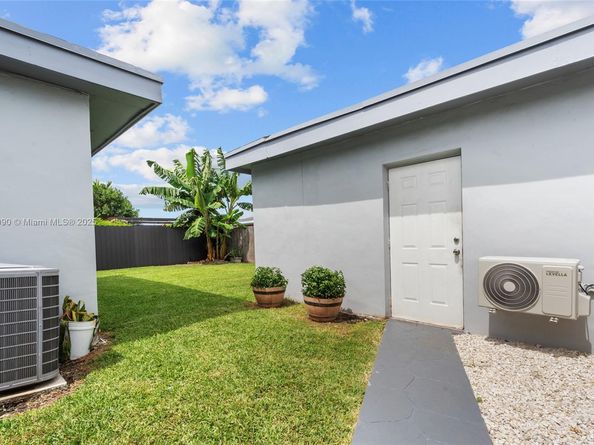 3331 SW 88th Ct, Miami FL 33165