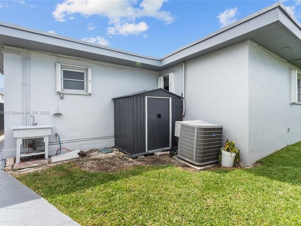 3331 SW 88th Ct, Miami FL 33165
