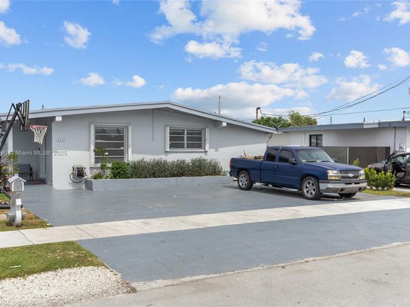 3331 SW 88th Ct, Miami FL 33165