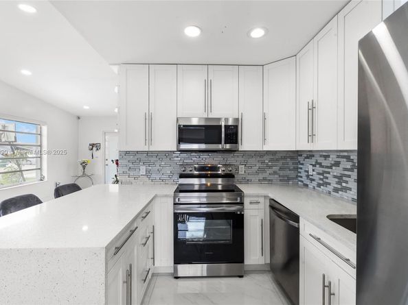 3331 SW 88th Ct, Miami FL 33165