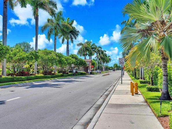 9011 SW 227th St 1, Cutler Bay FL 33190