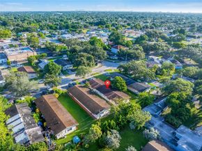5706 Lincoln St, Hollywood FL 33021