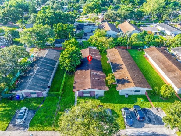 5706 Lincoln St, Hollywood FL 33021