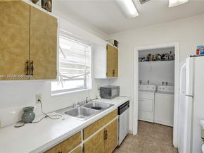 5706 Lincoln St, Hollywood FL 33021