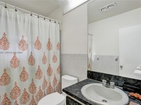 5706 Lincoln St, Hollywood FL 33021