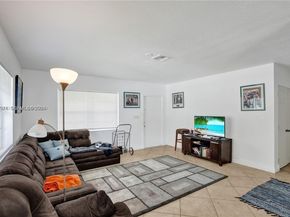 5706 Lincoln St, Hollywood FL 33021