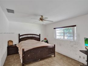 5706 Lincoln St, Hollywood FL 33021