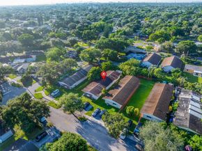 5706 Lincoln St, Hollywood FL 33021