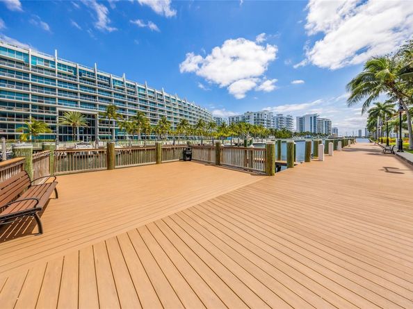 3001 NE 185th St 219, Aventura FL 33180