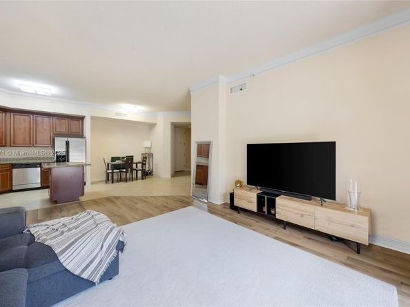 3001 NE 185th St 219, Aventura FL 33180