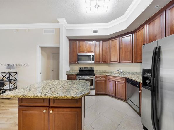 3001 NE 185th St 219, Aventura FL 33180
