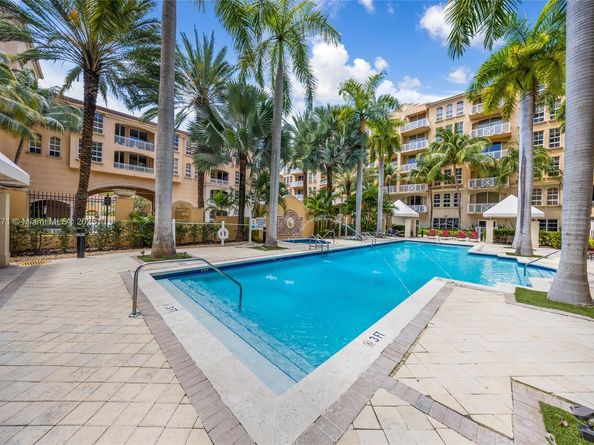 3001 NE 185th St 219, Aventura FL 33180