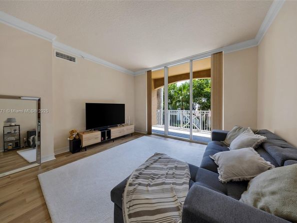 3001 NE 185th St 219, Aventura FL 33180