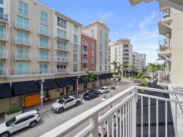 7275 SW 90th St C208, Miami FL 33156