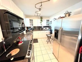 7135 Collins 533, Miami Beach FL 33141