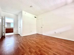 215 SW 117th Ter 14104, Pembroke Pines FL 33025