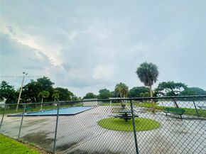 8203 NW 73rd Ter, Tamarac FL 33321