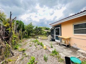 8203 NW 73rd Ter, Tamarac FL 33321