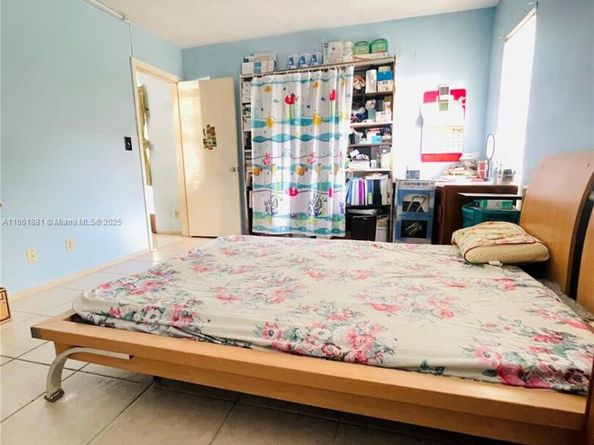 8203 NW 73rd Ter, Tamarac FL 33321