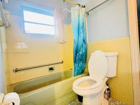 8203 NW 73rd Ter, Tamarac FL 33321