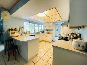 8203 NW 73rd Ter, Tamarac FL 33321