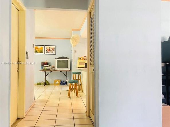 8203 NW 73rd Ter, Tamarac FL 33321